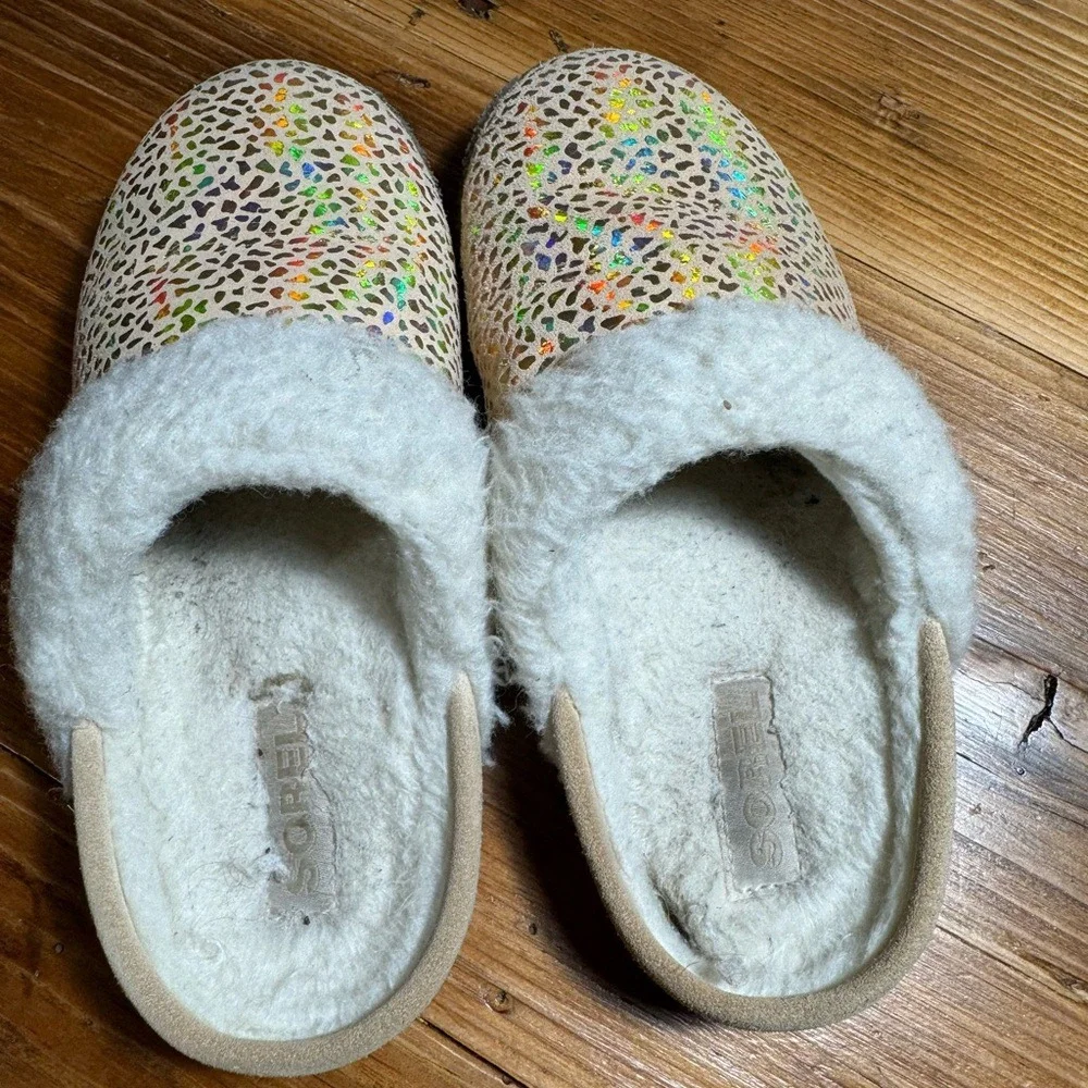 Sorel Youth Girls Nakiska Slide Slippers Sparkly Iridescent Animal print suede 3